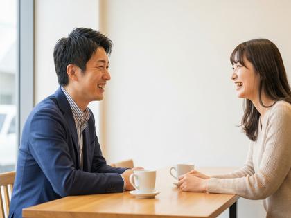 仙台のカフェで楽しそうに話す男女