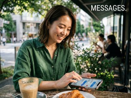 スマホでメッセージのやり取りを楽しむ女性のイメージ