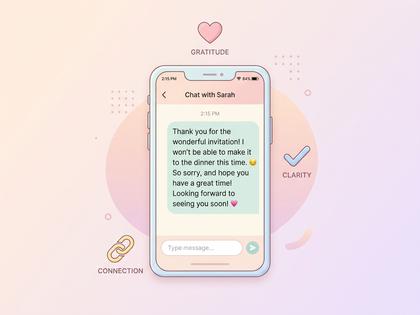 スマホでLINEのメッセージを打っている女性の手元アップ