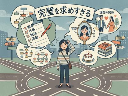 カフェで一人、ノートに考えを書き出している女性の写真
