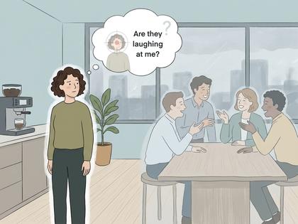オフィスで複数の社員が談笑している様子を少し離れた場所から見ている女性のイメージ